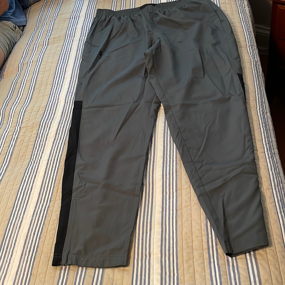 Mens under armor vital woven pants, size XL